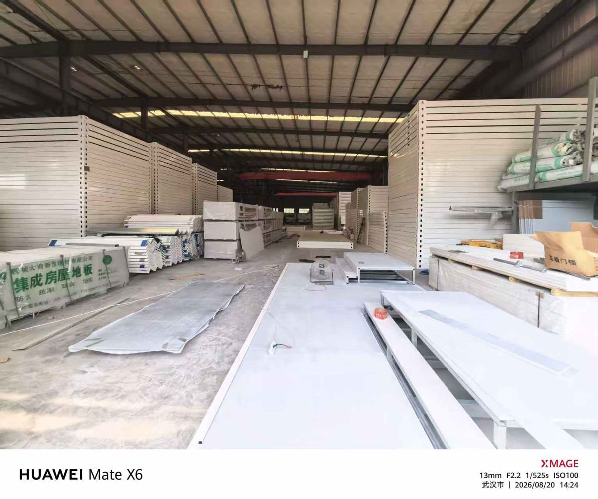 博客斯房屋武汉工厂打包箱体成品堆放车间实景